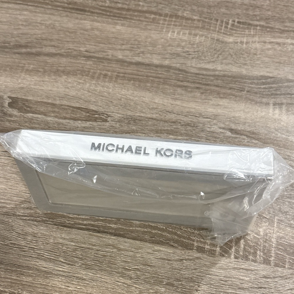 Michael Kors White and Silver Logo 4 cut Watch Stand Base